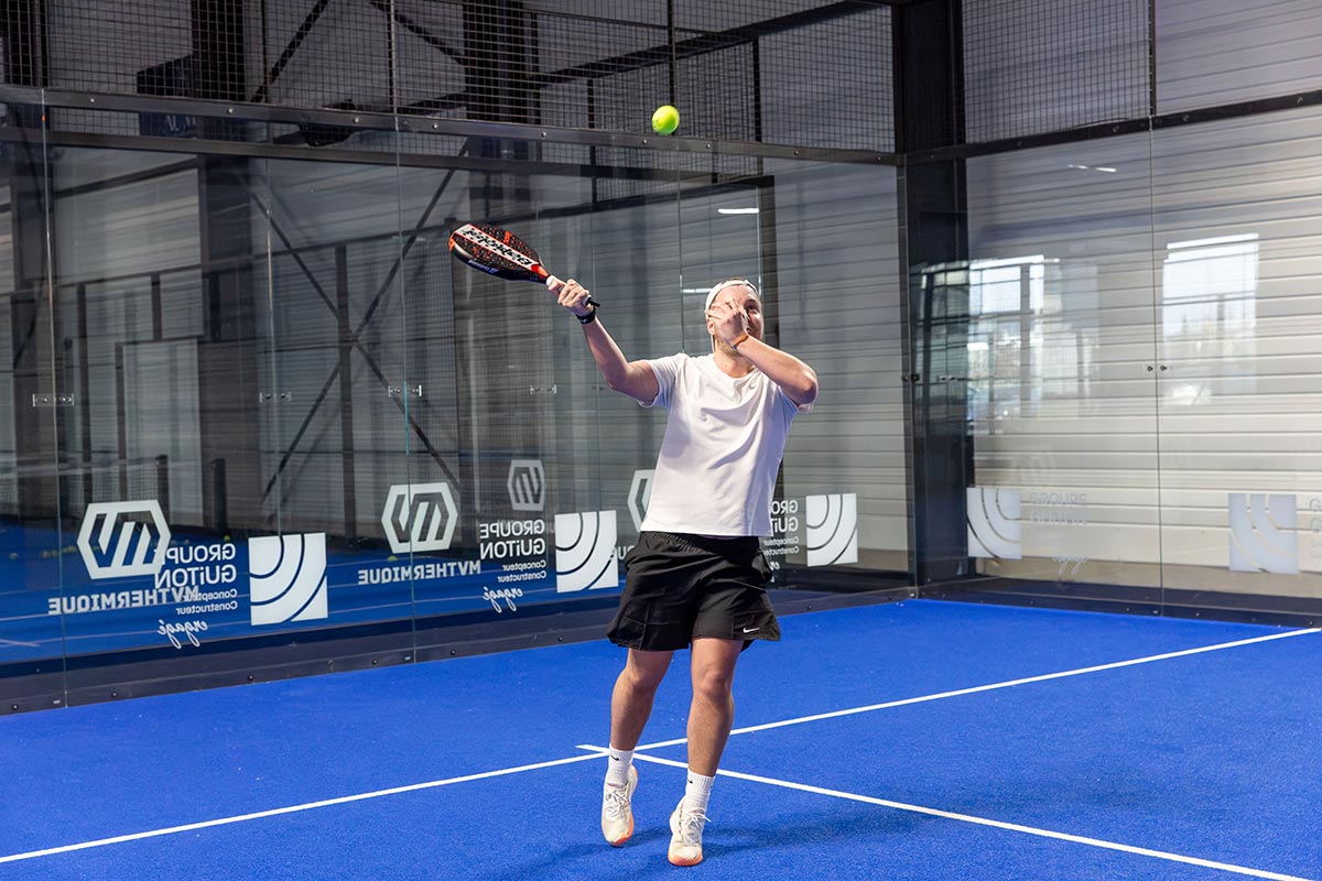 Cours de padel à l'académie Beaune Padel Club avec professeur diplômé